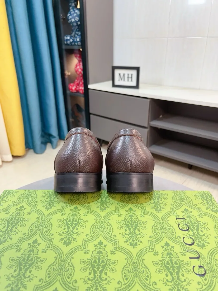 Men's shoes 💰500🌹🌹Niuli [GUCCI Gucci] A new style of formal men's leather shoes is coming~ The original quality upper is made of patent leather imported from Italy, the leather is soft and delicate, comfortable and soft first-layer cowhide lining, rubber wear-resistant outsole, the shoe shape is dignified and domineering, and the luxury charm cannot be concealed! The natural and free nouveau riche leads the trend. Code number: 38-44
